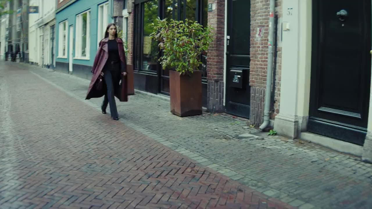 Still uit Van binnenuit, commercial voor The Skin Alchemist