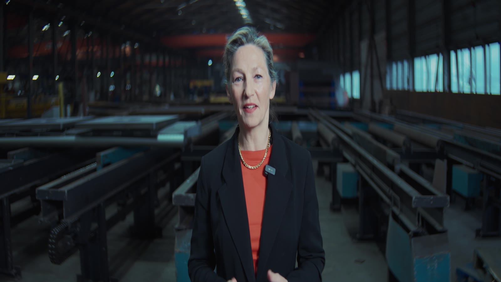Petra van Saazi, CEO van moederbedrijf Roto BV, in de productiehal van Prins de Boer Staal